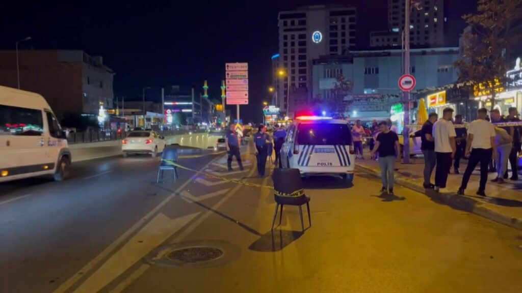 Esenyurt'ta restorana silahlı saldırı düzenlendi; yoldan geçen kişi öldü