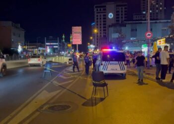 Esenyurt'ta restorana silahlı saldırı düzenlendi; yoldan geçen kişi öldü