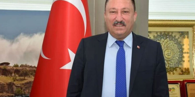 Eski AKP’li Belediye Başkanı’nın evine ‘rüşvet’ baskını; taşınmazlarına el konuldu