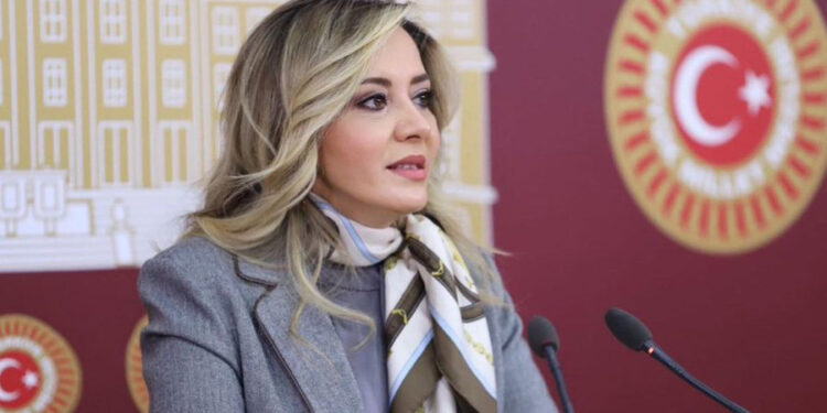 Eski İYİ Parti milletvekili Aylin Cesur partiden istifa etti