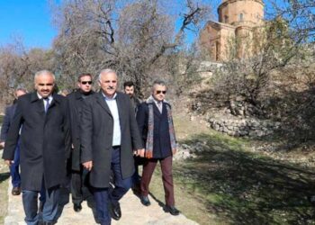Eski Sur kayyımı olan Diyarbakır Valisi görevden alındı, yerine eski Van kayyımı atandı