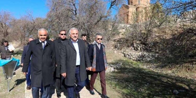 Eski Sur kayyımı olan Diyarbakır Valisi görevden alındı, yerine eski Van kayyımı atandı