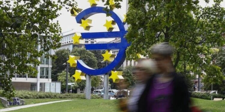 Euro Bölgesi'nde sanayi üretimi mayısta düştü