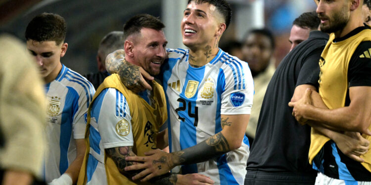 FIFA, ırkçı tezahürat yaptığı iddia edilen Arjantin milli takımı hakkında soruşturma başlattı