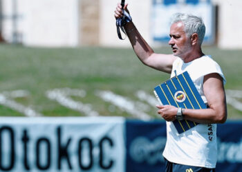 Fenerbahçe'de Mourinho işi sıkı tutuyor