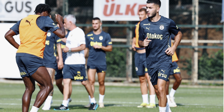 Fenerbahçe'de Yeni Transfer İlk Antrenmanına Çıktı