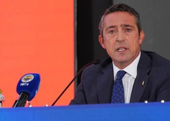 Fenerbahçe’yi yıkmak için ellerinden geleni yapan adayların ikisine de oy vermeyerek onları protesto etmenizi bekliyoruz