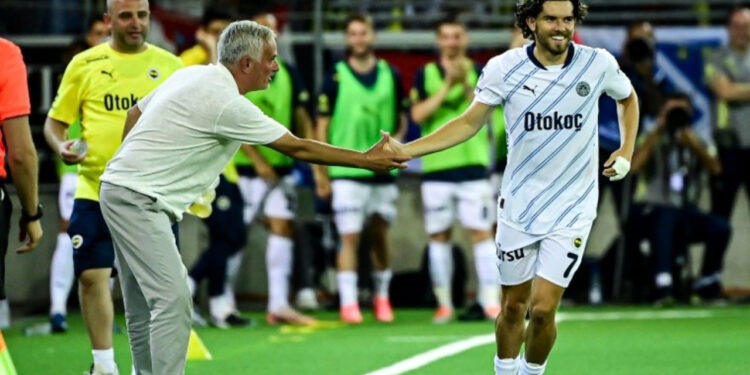 Ferdi Kadıoğlu, Mourinho'yu İki Kelimeyle Tanımladı