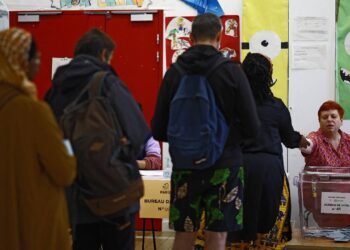 Fransa, Macron'un 'büyük kumarının' ikinci turu için sandık başında