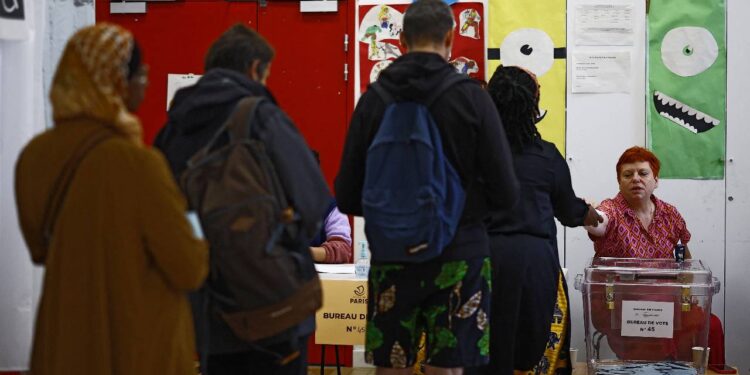 Fransa, Macron'un 'büyük kumarının' ikinci turu için sandık başında