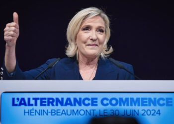Fransa’da 200'den fazla aday, Le Pen’e engel olmak için ikinci turdan çekildi