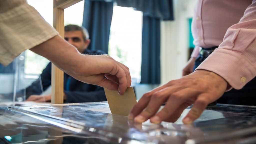 Fransa'da Erken Seçim: Yükselişi Endişe Yaratan 'Sağ' Söndü