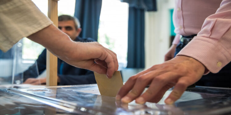 Fransa'da Erken Seçim: Yükselişi Endişe Yaratan 'Sağ' Söndü