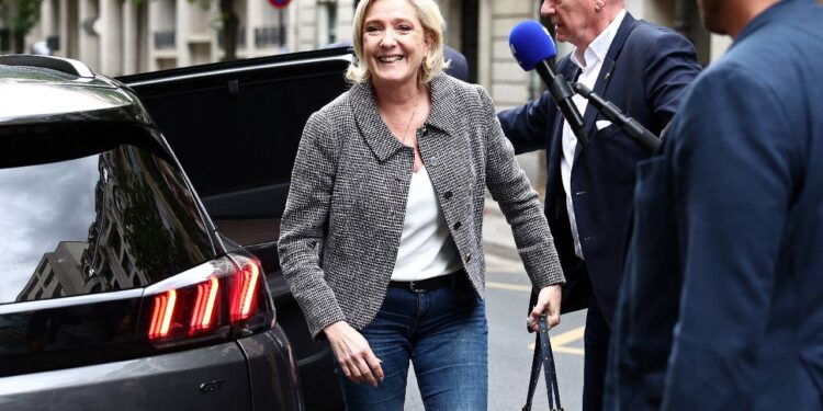 Fransa'da Le Pen hakkında seçim kampanyasını yasadışı finanse etme şüphesiyle önsoruşturma