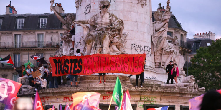 Fransa'da antifaşistler sokakta: Seçim sonrası Paris'te eylem