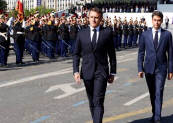 Fransa'da siyasi çıkmaz: Macron geçici hükümeti devreye sokarken, sol ittifak başbakan adayı kavgasına tutuştu