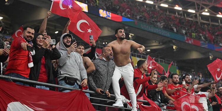 Gülse Birsel bile koşa koşa maçı izlemeye eve gidiyordu