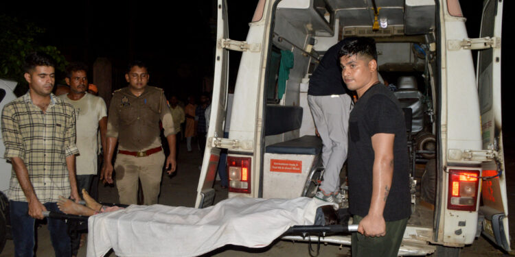 HİNDİSTAN | 107 kişi ezilerek hayatını kaybetti