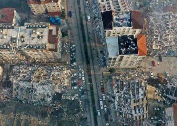 Hatay'daki depremzedeler elektrik kesintileriyle mücadele ediyor