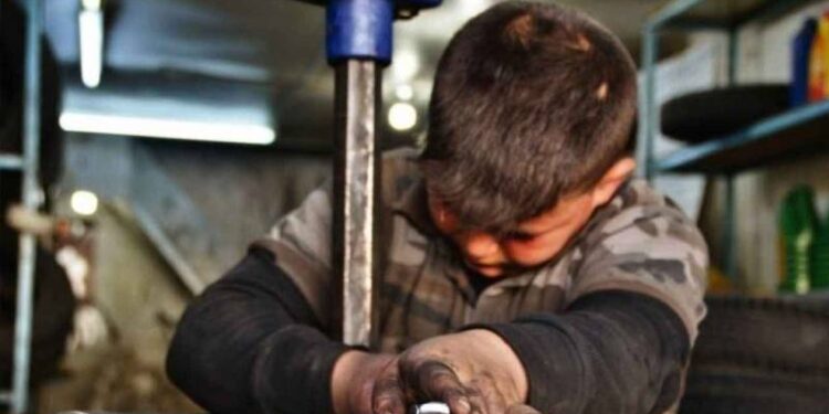 Her 10 çocuktan 3'ü yoksul