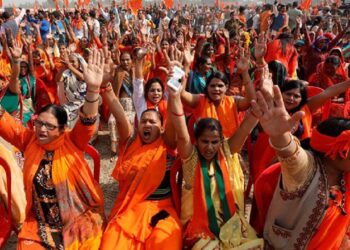 Hindistan'da dini etkinlikte meydana gelen izdihamda onlarca kişi öldü