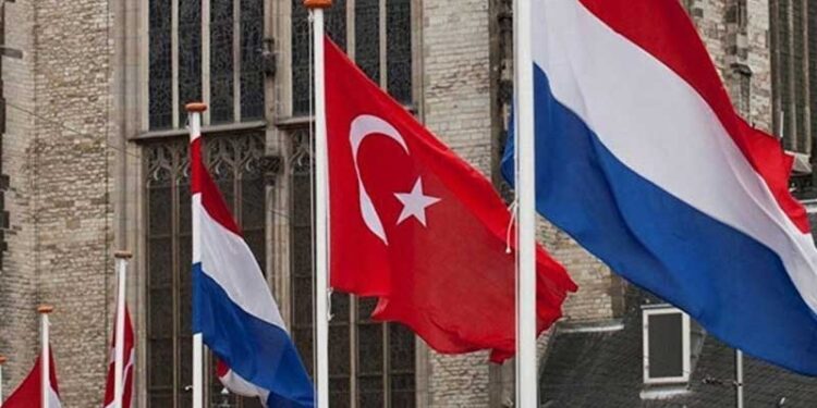 Hollanda, Türkiye vatandaşlarına süresiz oturma izni için uyum sınavı getirdi