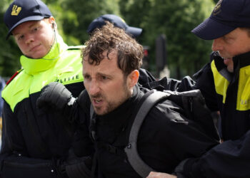 Hollanda'da Polis Müdahalesi: Yüzlerce Eylemci Gözaltına Alındı