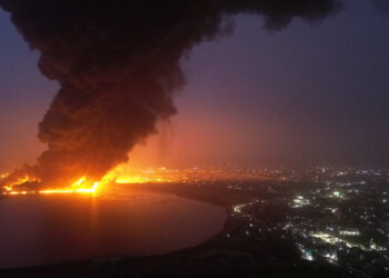 Husiler İsrail'e yine füze fırlattı