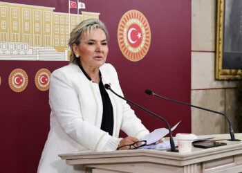 İYİ Parti İstanbul Milletvekili Nimet Özdemir, partisinden istifa etti
