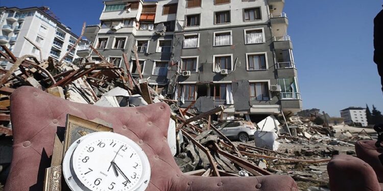 İçişleri Bakanlığı deprem soruşturmaları nedeniyle Adalet Bakanlığı'na dava açtı