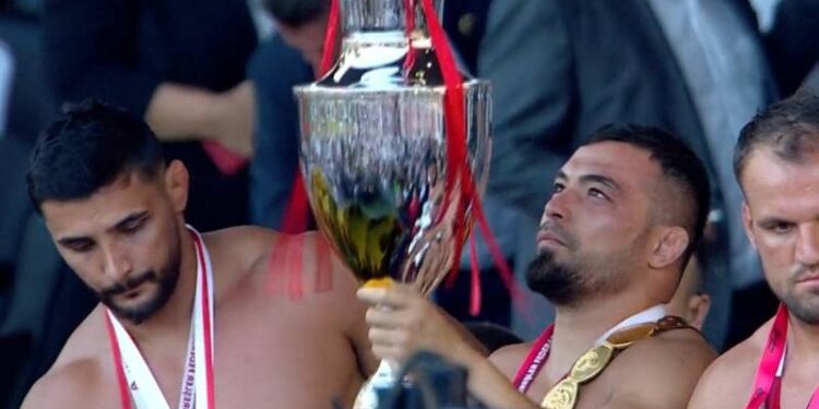 İkinci kez Başpehlivan oldu: "Altın kemeri ebedi istiyorum"