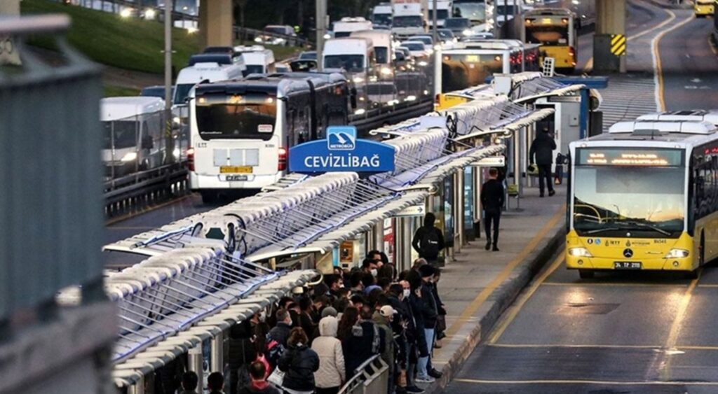 İmamoğlu duyurdu: İstanbul’da işsizlere toplu taşıma ücretsiz oldu