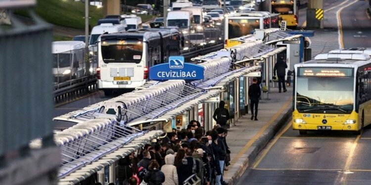 İmamoğlu duyurdu: İstanbul’da işsizlere toplu taşıma ücretsiz oldu