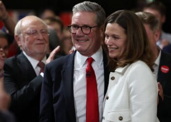 İngiltere İşçi Partisi'ni 14 yıl sonra iktidara taşıyan Keir Starmer kim?