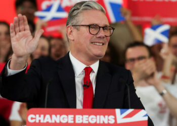 İngiltere'de İşçi Partisi'nden ezici zafer: 'Değişim şimdi başlıyor'