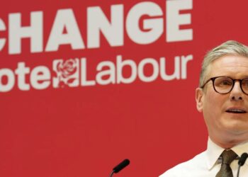 İngiltere'de iktidar partisi hezimete uğradı, İşçi Partisi'nden tarihi zafer