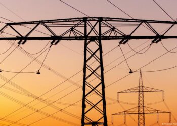 Irak Türkiye'den elektrik ithalatına başladı
