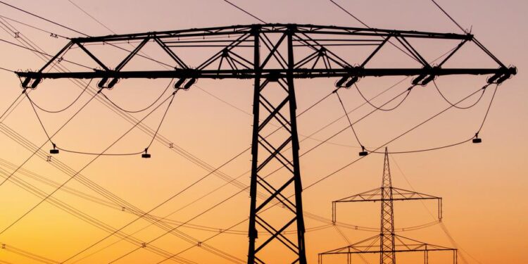 Irak Türkiye'den elektrik ithalatına başladı