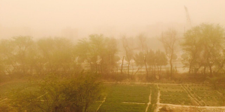 İran'da yüzlerce kişi kum fırtınası nedeniyle hastanelik oldu