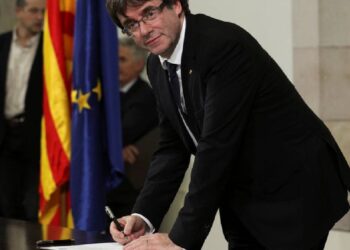 İspanya Yüksek Mahkemesi, Katalan lider Puigdemont üzerindeki 'terör' soruşturmasını kaldırdı, ama 'gazabını' kaldırmadı
