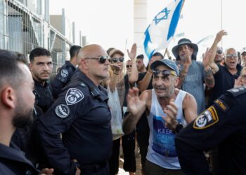 İsrail işkencehanesinde Filistinli esire kötü muameleden 9 askere gözaltı: Aşırı sağcılar, 'kahramanları' için ayaklandı