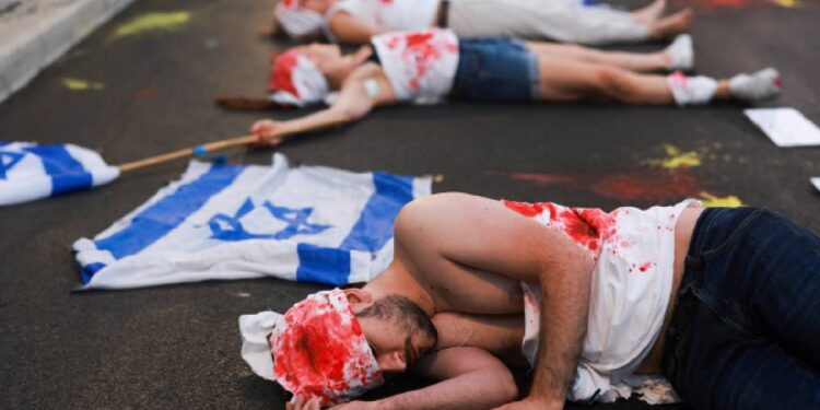 İsrail'in Hamas'la birlikte rehineler için de 'öldür' emri verdiği 'doğrulandı': İsrailliler rehine anlaşması için yolları kesti