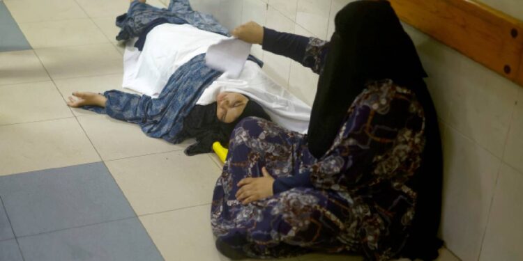 İsrail'in onlarca Filistinliyi öldürdüğü ve yaraladığı Han Yunus'taki Nasır Hastanesi: Hizmet veremez hale geldik