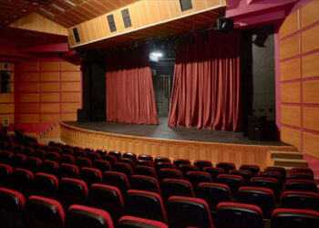 İzmir'de Tiyatro Polemiği: İzBBŞT Sanatçıları Sanatsal Özerklik İnisiyatifi'nden Açıklama