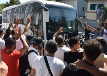 İzmir’de elektrik faciası: 27 şüpheli adliyeye sevk edilirken yakınları ‘hak, hukuk, adalet’ sloganı attı
