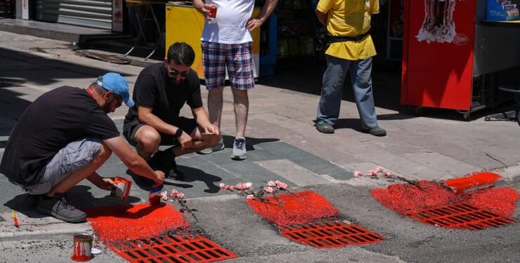 İzmir’de iki kişinin akıma kapılarak ölümüyle ilgili İZSU ve GDZ Elektrik genel müdürleri gözaltında