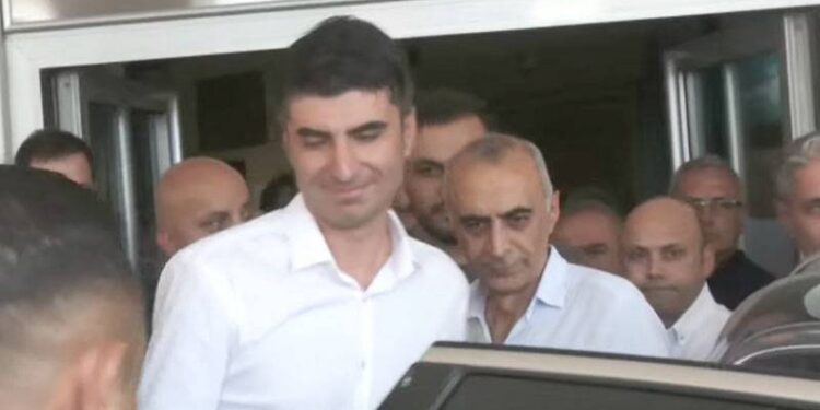 İzmir'de sokakta elektrik akımından ölümlere ilişkin İZSU ve GDZ Elektrik genel müdürleri gözaltında