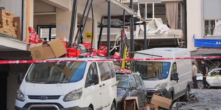 İzmir’deki patlamaya ilişkin gelişme: 2 şüpheli adliyeye sevk edildi