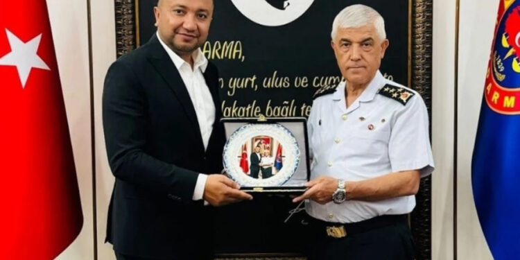 Jandarma Genel Komutanı Arif Çetin dolandırıcılıktan yargılanan Özyurt ile buluştu
