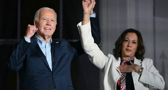 Joe Biden, Kamala Harris’i desteklediğini açıkladı